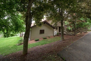 Turnkey Lakehouse on quiet dead end street, selling completely - photo 6