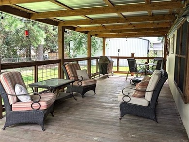 Well cared for lake retreat or full-time residence located in - photo 2