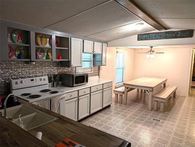 Well cared for lake retreat or full-time residence located in - photo 7