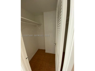 Great opportunity in an amazing building. Ready to be remodeled - photo 8