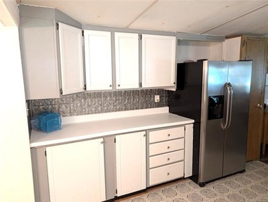 Well cared for lake retreat or full-time residence located in - photo 8