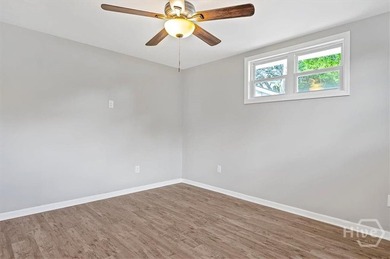 Recently Renovated Three Bedroom, 2 Full Bath Split Bedroom Open - photo 21
