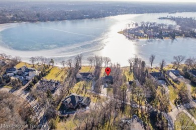 Upper Straits Lake Home Sale Pending in Orchard Lake Michigan
