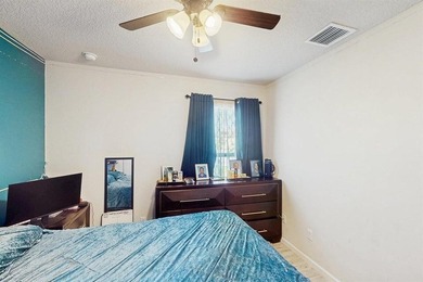 Charming 4-Bedroom Home with Spacious Yard and Modern Amenities - photo 29