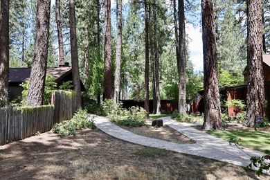 Welcome to easy mountain living in the heart of Graeagle. This - photo 38