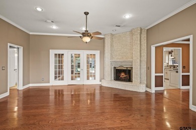Welcome to refined living in the highly sought-after Mount - photo 4