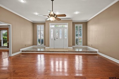 Welcome to refined living in the highly sought-after Mount - photo 5