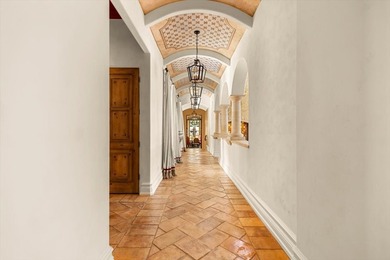 Waterfront Italian Villa in The Cascades Experience timeless - photo 6