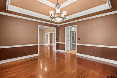 Welcome to refined living in the highly sought-after Mount - photo 8