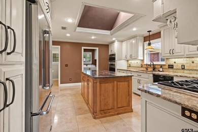 Welcome to refined living in the highly sought-after Mount - photo 9