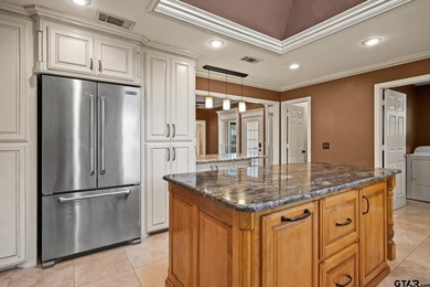 Welcome to refined living in the highly sought-after Mount - photo 10