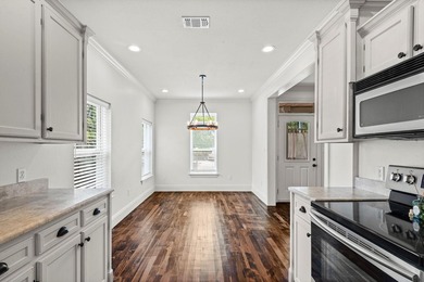An elegantly crafted cottage, this two-story home in Santa Rosa - photo 7