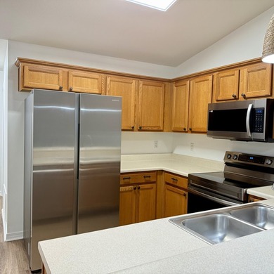 Welcome to this beautifully updated 2-bedroom, 2-bath townhouse - photo 4