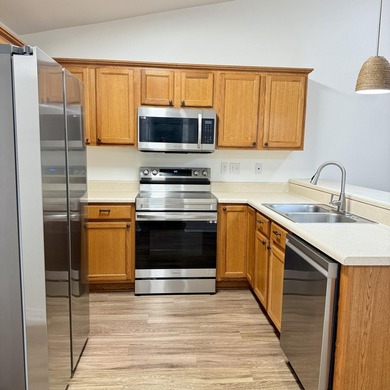 Welcome to this beautifully updated 2-bedroom, 2-bath townhouse - photo 9