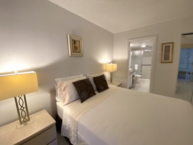 Beautiful lake view, two bedroom, two full bath Huntington Lakes - photo 11