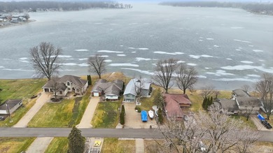 Beautiful lakefront home with panoramic views across the entire - photo 2