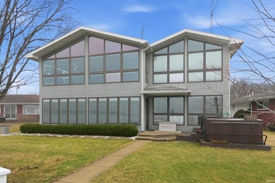 Beautiful lakefront home with panoramic views across the entire - photo 4