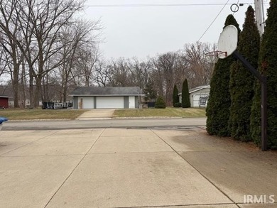 Beautiful lakefront home with panoramic views across the entire - photo 5