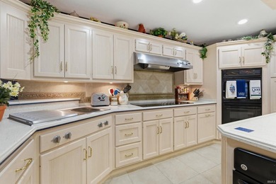 Beautiful lakefront home with panoramic views across the entire - photo 7