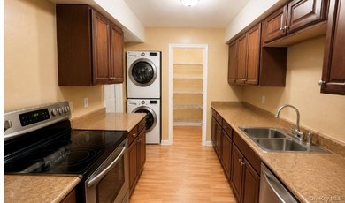 Located in the Hamlet of Ridge this spacious two bedroom one - photo 2