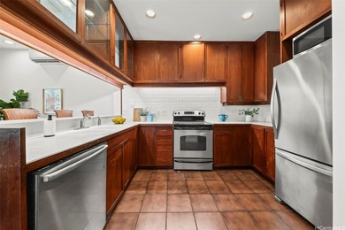 $200,000 PRICE DROP!!!!!!!Step into this historic Kamaaina home - photo 6