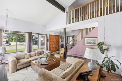 Welcome to 7 Stirrup Lane, a light-filled home on a beautiful - photo 5