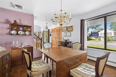 Welcome to 7 Stirrup Lane, a light-filled home on a beautiful - photo 6