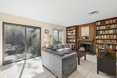 Welcome to 7 Stirrup Lane, a light-filled home on a beautiful - photo 9