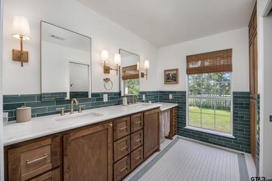 Welcome to Whitehouse living at its finest! This beautifully - photo 5