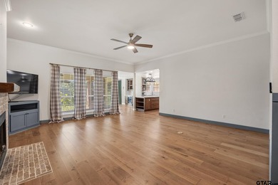 Welcome to Whitehouse living at its finest! This beautifully - photo 9