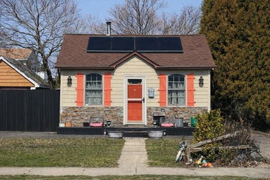 Welcome to 23 Dewey Place in Lindenhurst! This charming - photo 1