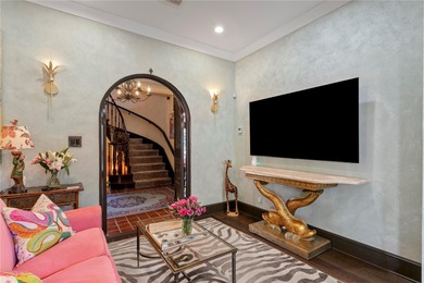 A 1924 Spanish Revival Estate in Historic Old Pasadena. Beyond - photo 17