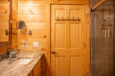 Beautiful newer home built in 2022, offering 3 bedrooms, 2 full - photo 44