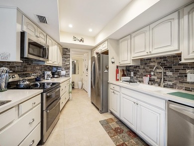 Beautiful 2 bedroom 2 bath unit in Longwood. Large screened wrap - photo 4