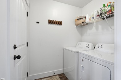 Beautifully kept 3-bed, 2-bath Craftsman in Greer's Orchard - photo 20