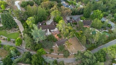 Welcome to the Saratoga Country Manor. Situated on a private and - photo 31
