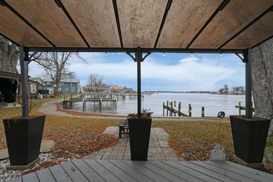 Buckeye Lake Home For Sale in Thornville Ohio