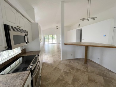 Recently refreshed 3-bedroom, 2-bathroom home located in Rivera - photo 4