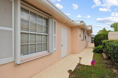 Beautiful 2Bd, 2Ba waterfront POOL villa. Ideally located in the - photo 5