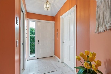 Beautiful 2Bd, 2Ba waterfront POOL villa. Ideally located in the - photo 6