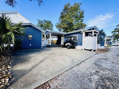 SELLER MOTIVATED PRICE! Adorable 2 bed/1 bath Retro Beach House - photo 1