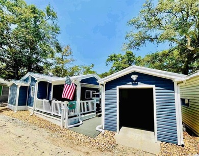 SELLER MOTIVATED PRICE! Adorable 2 bed/1 bath Retro Beach House - photo 6