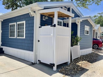 SELLER MOTIVATED PRICE! Adorable 2 bed/1 bath Retro Beach House - photo 9