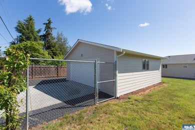 Meticulously updated from top to bottom, this move-in ready - photo 11