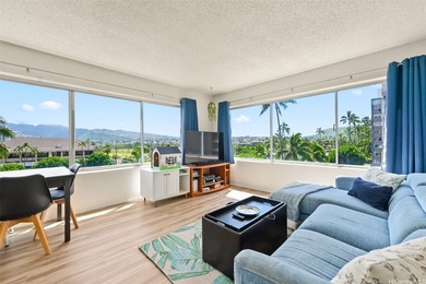 Experience unparalleled views of the Ala Wai Canal, Golf Course - photo 4