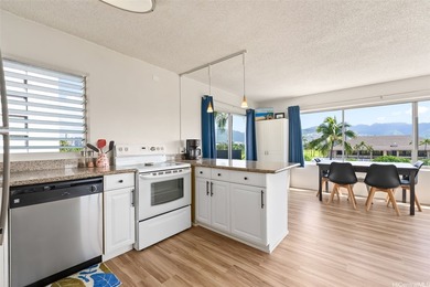 Experience unparalleled views of the Ala Wai Canal, Golf Course - photo 7