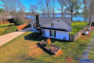 Toledo Bend Lake Home Sale Pending in Hemphill Texas
