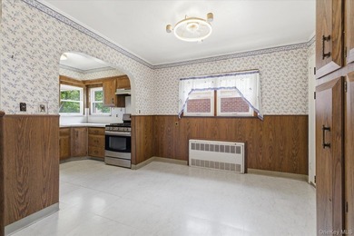 Welcome to this charming home located in the heart of Whitestone - photo 23