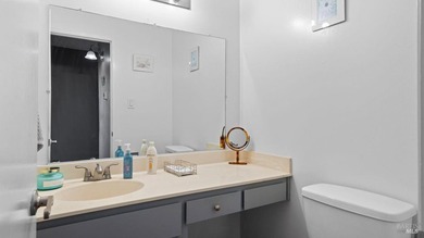 Spacious 3 bedroom, 2.5 bathroom split-level condo offering 1 - photo 5