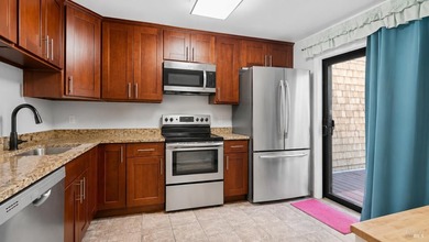 Spacious 3 bedroom, 2.5 bathroom split-level condo offering 1 - photo 7
